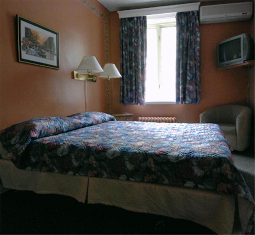 فندق مدينة كويبيكفي  Manoir Charest الغرفة الصورة